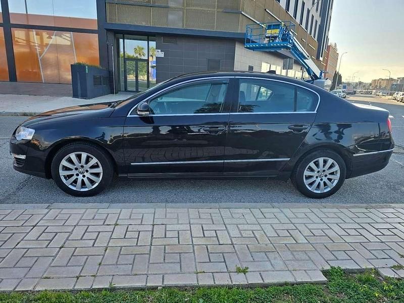 Usado VW Passat Highline 140 CV (102 kW) 2005 Negro Berlina