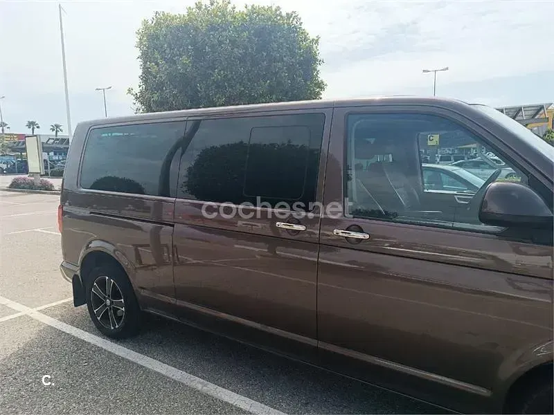 Usado VW Multivan Highline 180 CV (132 kW) 2010 Marrón Monovolumen