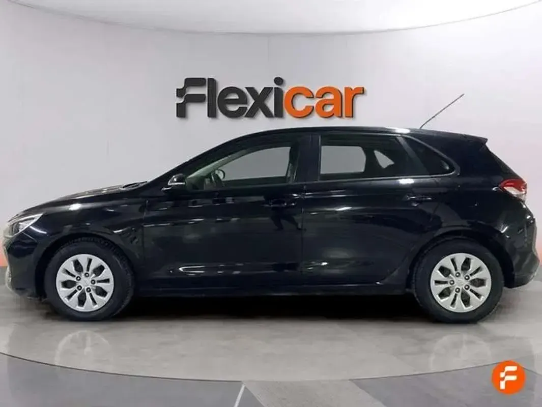 Usado Hyundai i30 GO! 95 CV (69 kW) 2017 Negro Utilitario
