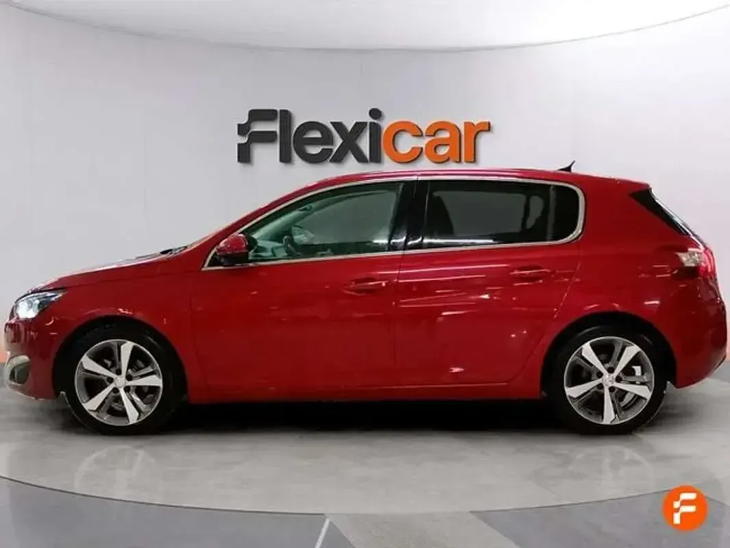 Usado Peugeot 308 Allure 120 CV (88 kW) 2016 Rojo Utilitario