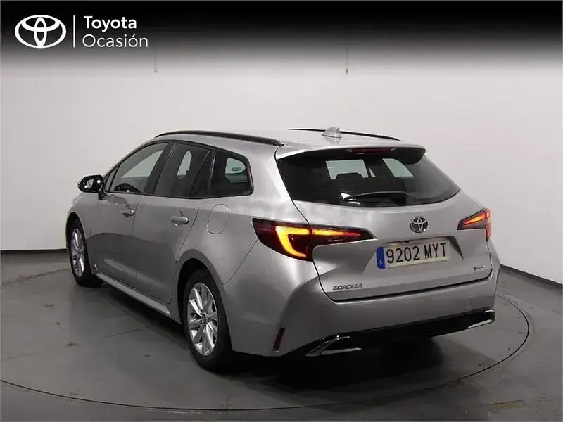 Usado Toyota Corolla Active 140 CV (102 kW) 2025 Gris / plata Familiar