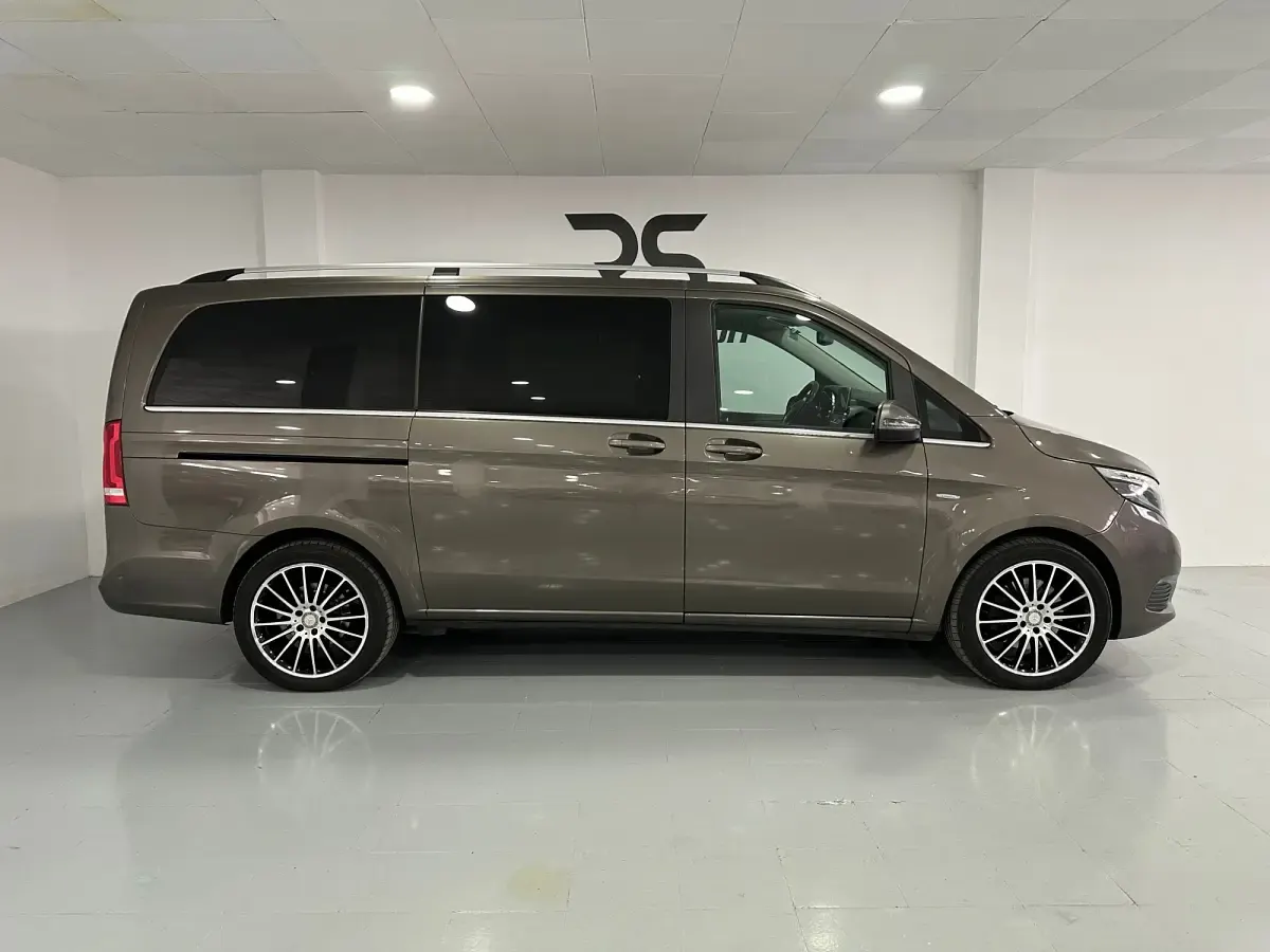 Usado Mercedes E250 Avantgarde 204 CV (150 kW) 2017 Gris Monovolumen