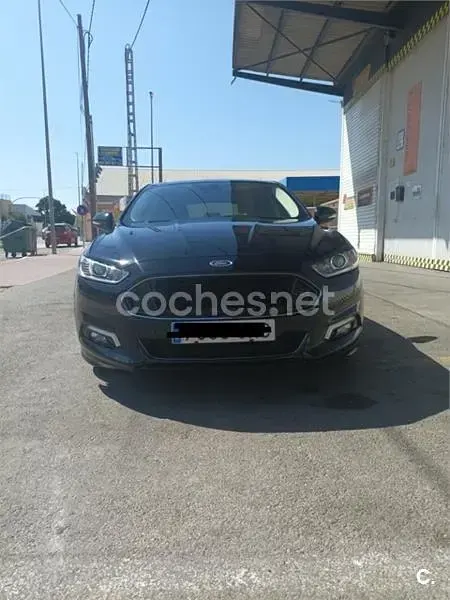 Usado Ford Mondeo Trend 120 HP (88 kW) 2016 Preto Sedan