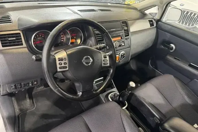 Usado Nissan Tiida Tekna 106 CV (77 kW) 2009 Plateado Utilitario