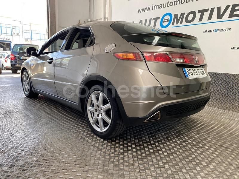 Usado Honda Civic Sport 140 CV (102 kW) 2007 Beige Berlina