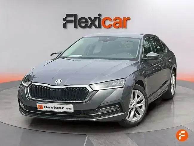 Usado Skoda Octavia Selection 150 CV (110 kW) 2024 Gris Berlina