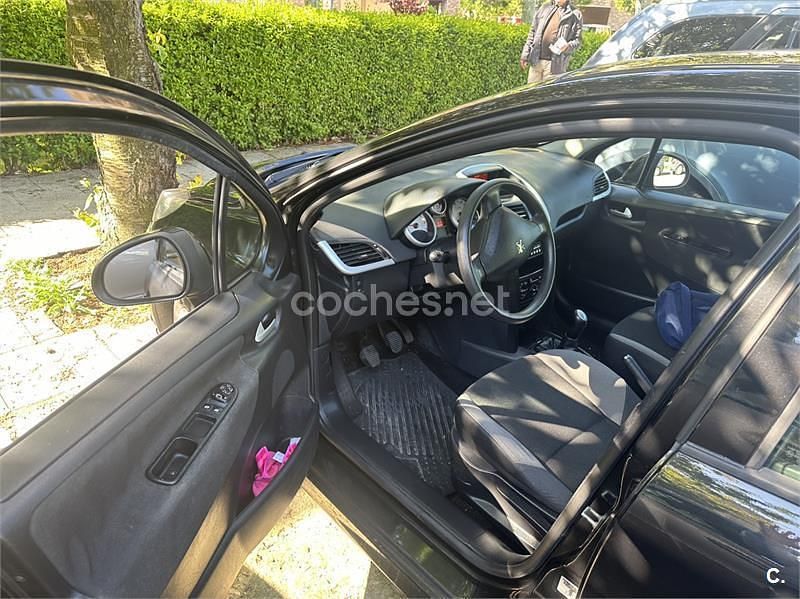 Usado Peugeot 207 75 CV (55 kW) 2008 Negro Berlina