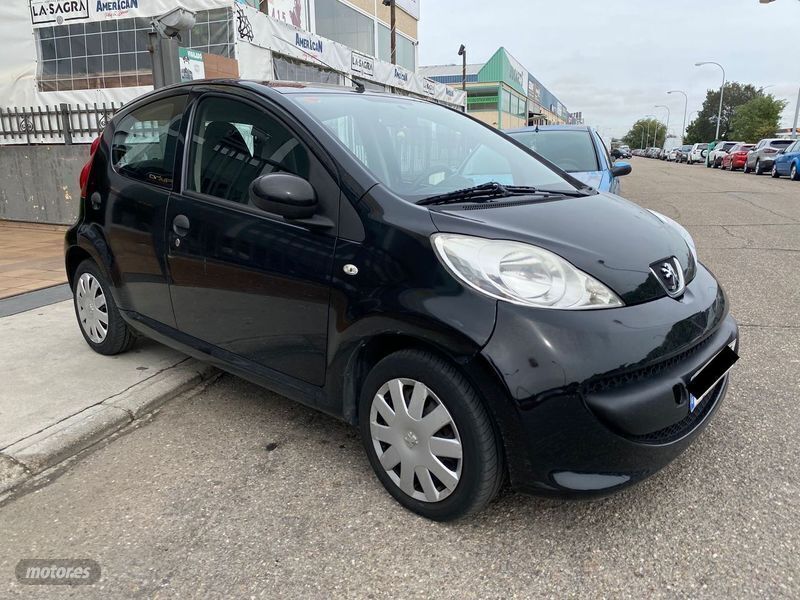 Usado Peugeot 107 68 CV (50 kW) 2008 Negro Utilitario