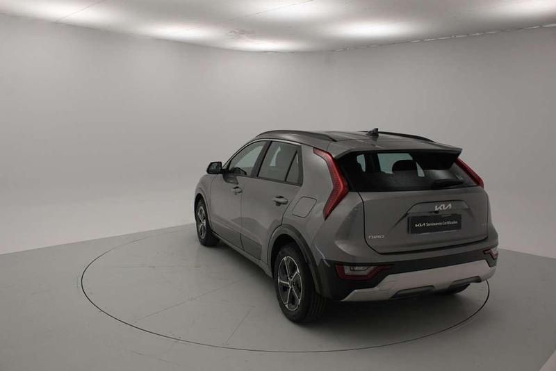 Usado Kia Niro 129 CV (94 kW) 2025 Gris / plata SUV