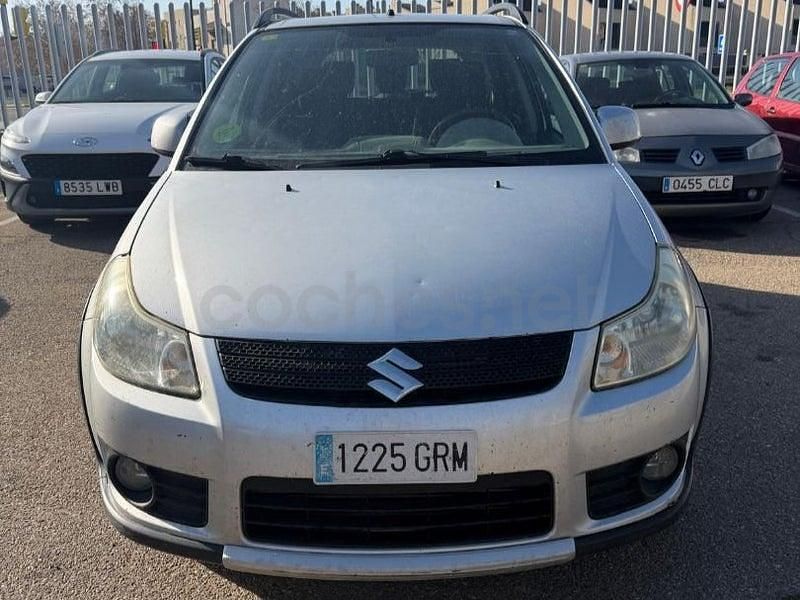 Usado Suzuki SX4 GLX 120 CV (88 kW) 2010 Gris / plata SUV