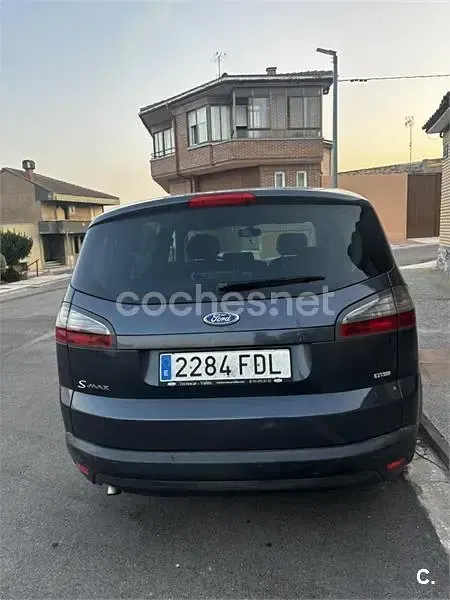 Usado Ford S-MAX Titanium 140 CV (102 kW) 2007 Violeta / lila Monovolumen