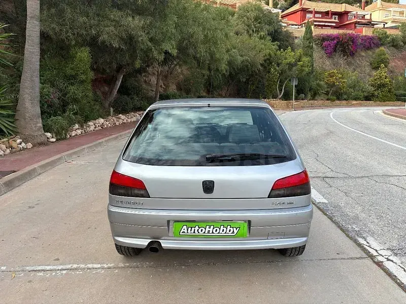 Begagnad Peugeot 306 90 HK (66 kW) 1999 Grå Sedan