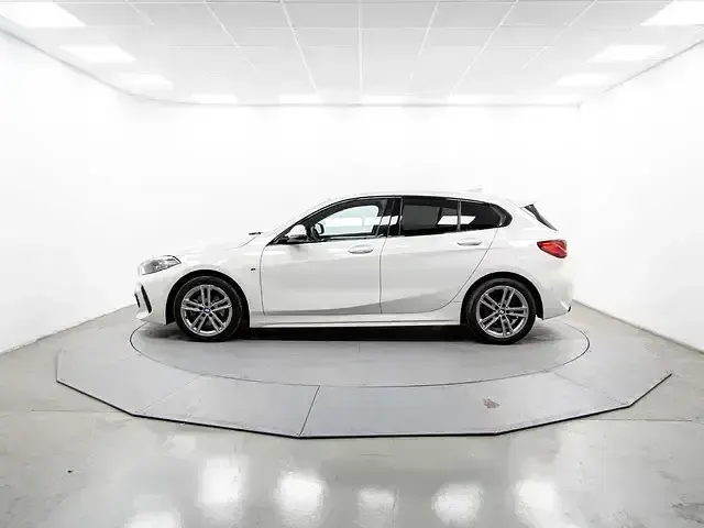 Usado BMW 118 Executive 150 CV (110 kW) 2022 Blanco Utilitario