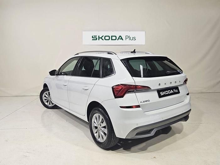 Usado Skoda Kamiq 110 CV (80 kW) 2022 Blanco SUV