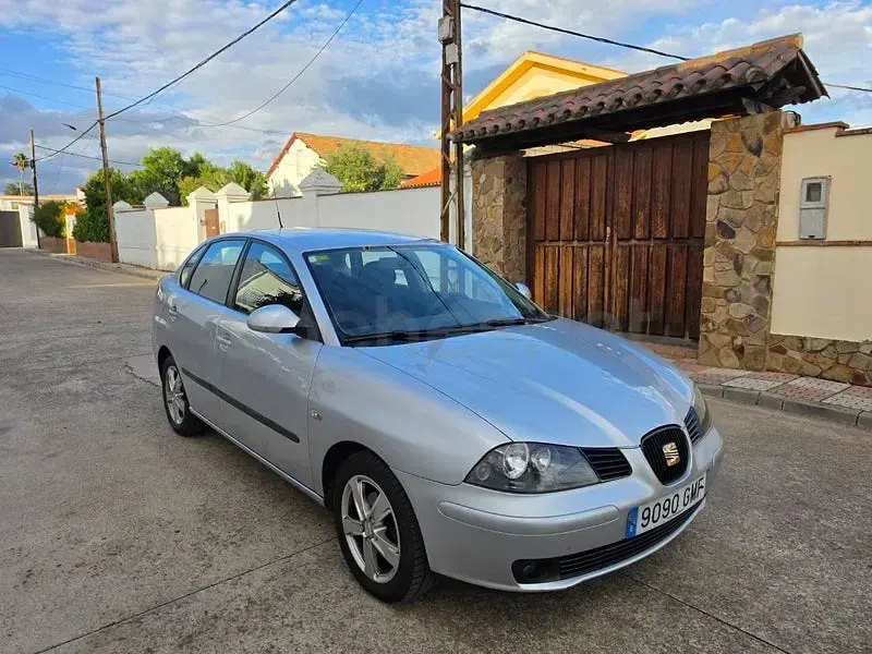 Usado Seat Cordoba 80 CV (58 kW) 2009 Gris / plata Berlina