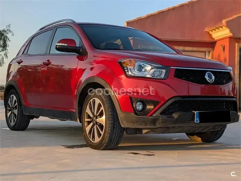 Usado SsangYong Korando Limited 175 CV (128 kW) 2014 Rojo SUV