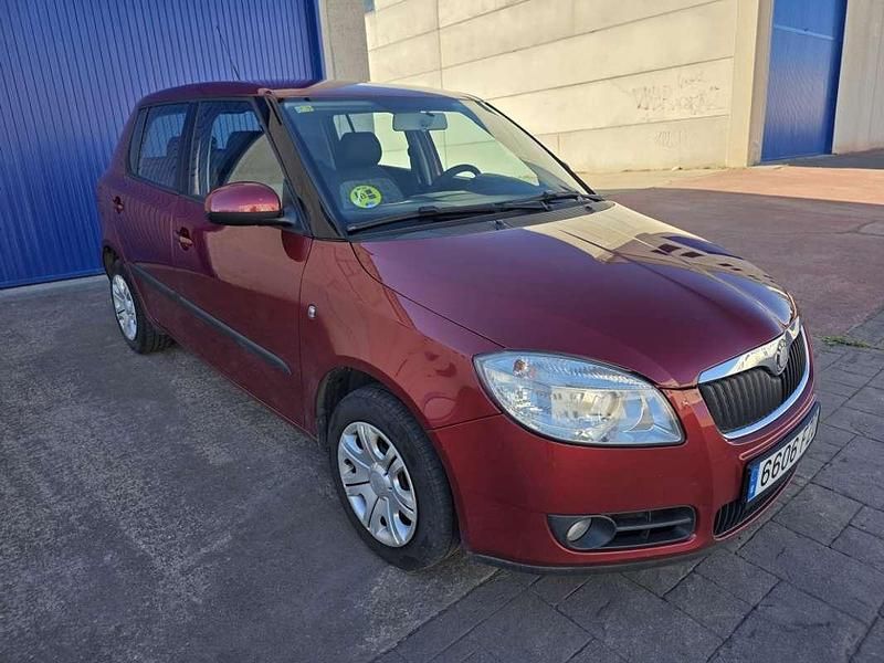 Usado Skoda Fabia Comfort 80 CV (58 kW) 2008 Burdeos Utilitario