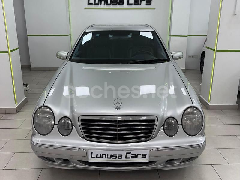 Usado Mercedes E240 Avantgarde 177 CV (130 kW) 2002 Gris / plata Berlina