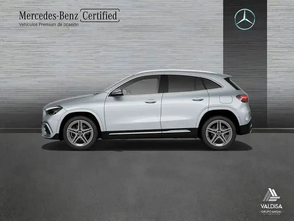 Usado Mercedes GLA200 150 CV (110 kW) 2025 Gris SUV