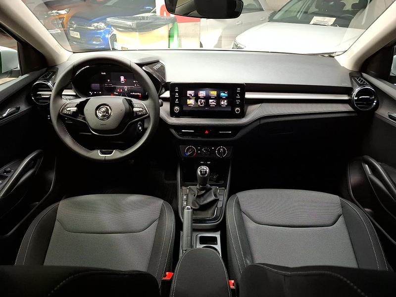 Nuevo Skoda Fabia Selection 95 CV (69 kW) 2025 Plata brilliant metalizado Utilitario