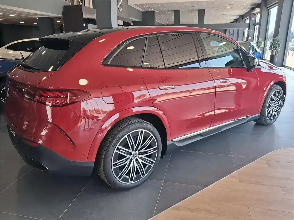 Nuevo Mercedes EQE350 AMG 235 kW (320 CV) 2026 Rojo SUV