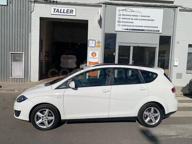 Usado Seat Altea XL Style 105 CV (77 kW) 2010 Blanco Monovolumen