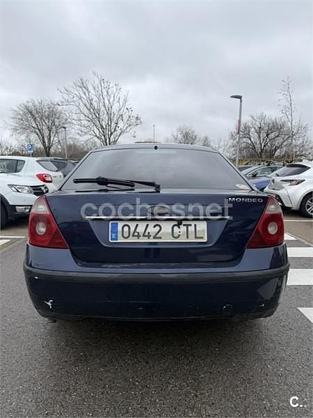 Usado Ford Mondeo Trend 125 CV (91 kW) 2004 Azul Berlina
