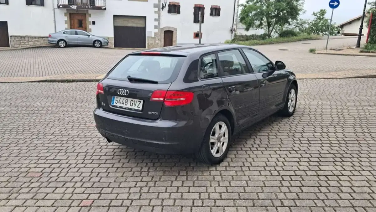 Usado Audi A3 Sportback Attraction 105 CV (77 kW) 2010 Utilitario