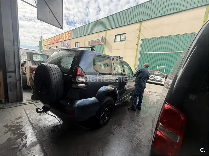 Usado Toyota Land Cruiser 163 CV (119 kW) 2003 Gris / plata SUV