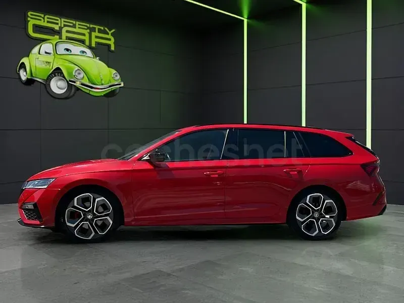 Usado Skoda Octavia RS 200 CV (147 kW) 2021 Rojo Familiar