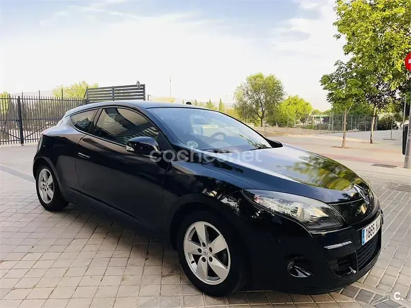Usado Renault Mégane Dynamique 110 CV (80 kW) 2012 Negro Berlina