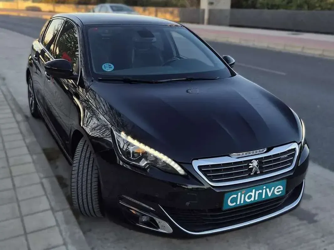 Usado Peugeot 308 SW GT-line 131 CV (96 kW) 2015 Negro Familiar