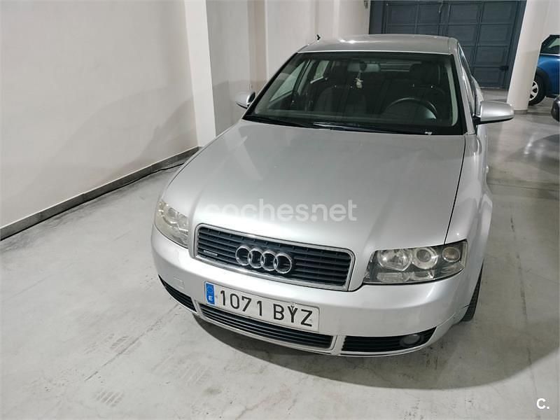 Usado Audi A4 180 CV (132 kW) 2002 Gris / plata Berlina