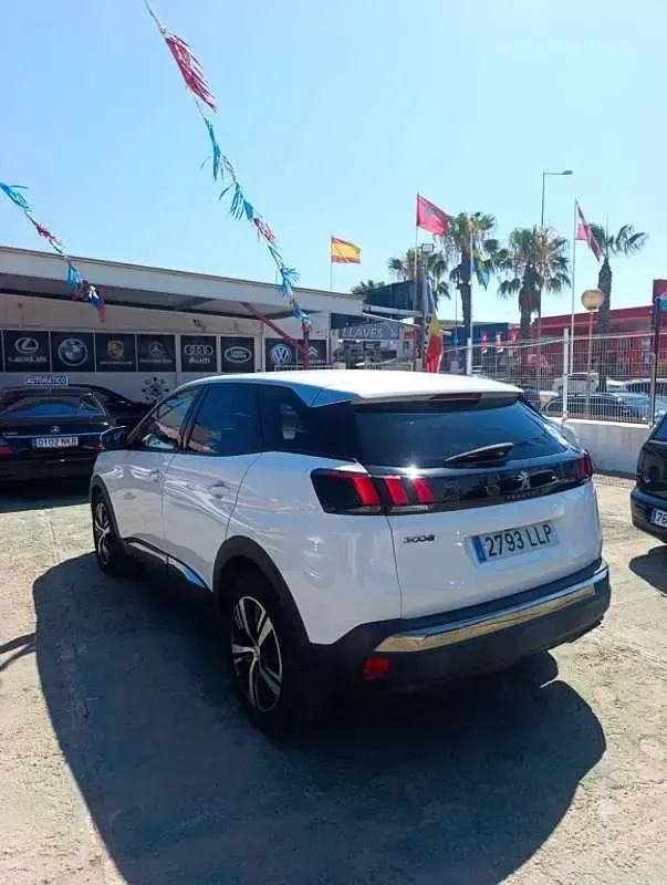 Usado Peugeot 3008 Active 131 CV (96 kW) 2021 Blanco SUV