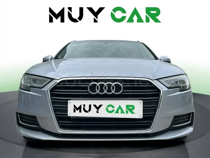 Usado Audi A3 Design 116 CV (85 kW) 2019 Gris / plata Berlina