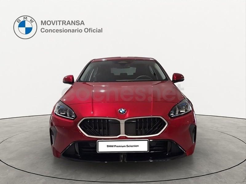 Usado BMW 120 Comfort Edition 170 CV (125 kW) 2025 Rojo Utilitario