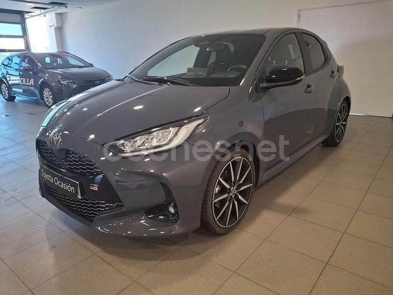 Gris / plata Usado 2025 Toyota Yaris Hybrid Sport Berlina | 24.500 € (Precio justo) - Imagen 1/4