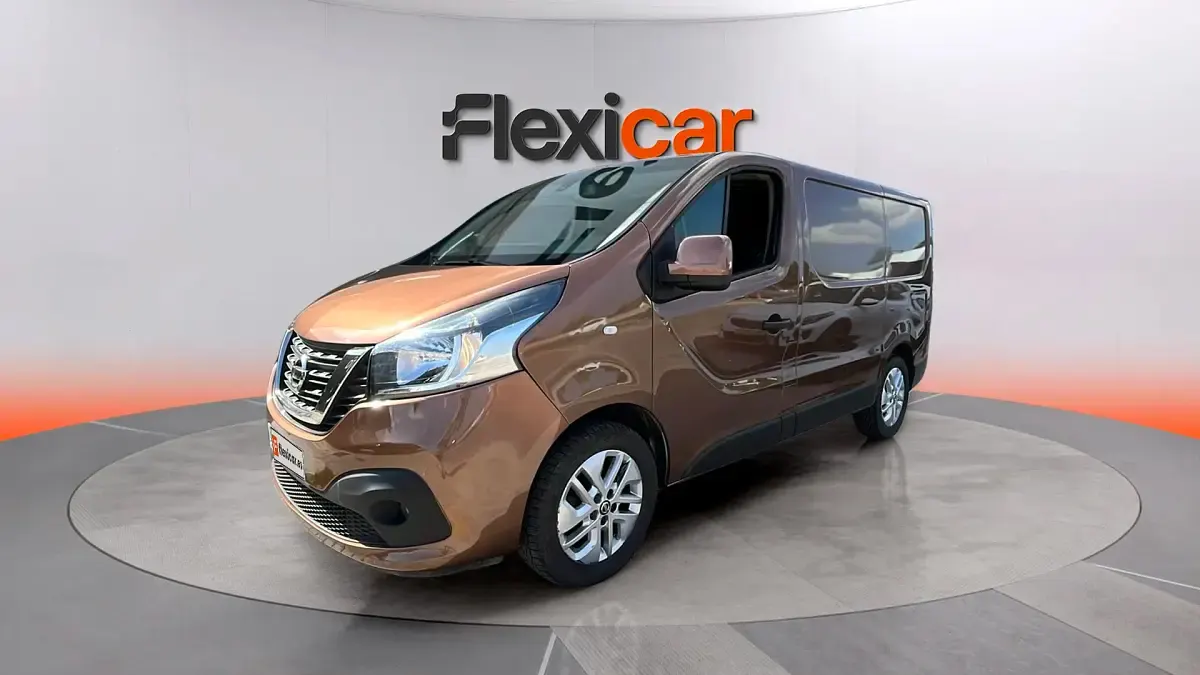 Usado Nissan NV300 125 CV (91 kW) 2018 Marrón Van
