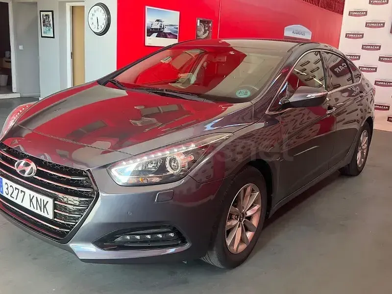 Usado Hyundai i40 115 CV (84 kW) 2018 Azul Berlina