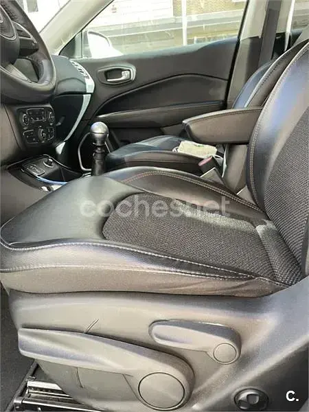 Usado Jeep Compass Limited 140 CV (102 kW) 2019 Gris / plata SUV