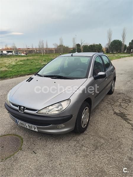 Usado Peugeot 206 70 CV (51 kW) 2000 Gris / plata Berlina