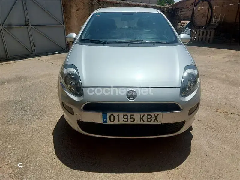 Usado Fiat Punto Pop 69 CV (50 kW) 2017 Gris / plata Utilitario