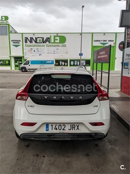 Usado Volvo V40 Kinetic 120 CV (88 kW) 2016 Blanco Berlina