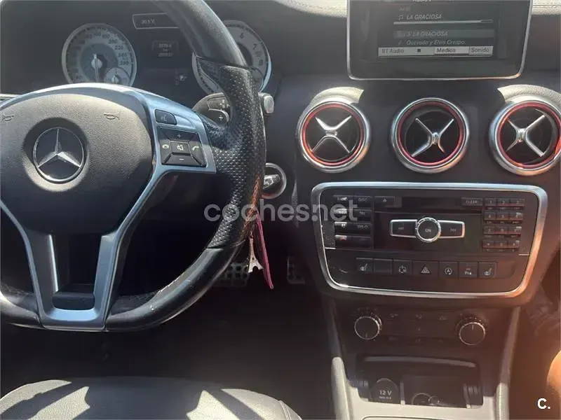 Usado Mercedes A250 AMG line 211 CV (155 kW) 2015 Gris / plata Utilitario