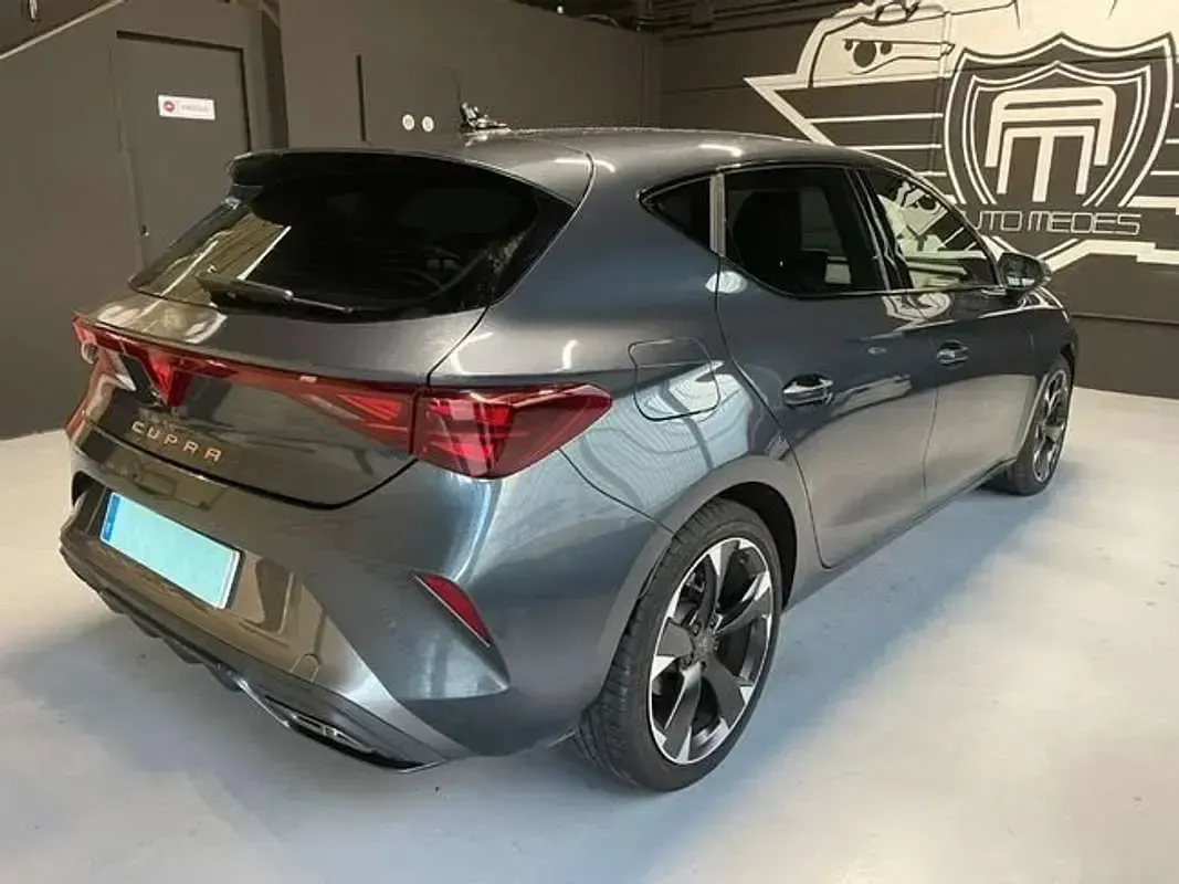 Usado Cupra Leon 150 CV (110 kW) 2025 Gris Utilitario
