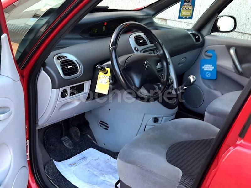 Usado Citroën Xsara Picasso 92 CV (67 kW) 2010 Granate Monovolumen