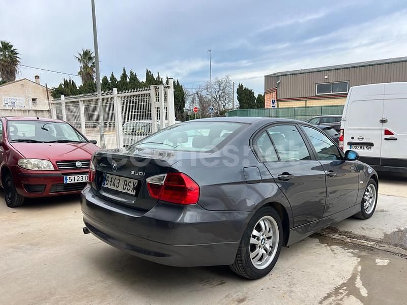 Usado BMW 320 150 CV (110 kW) 2005 Gris / plata Berlina