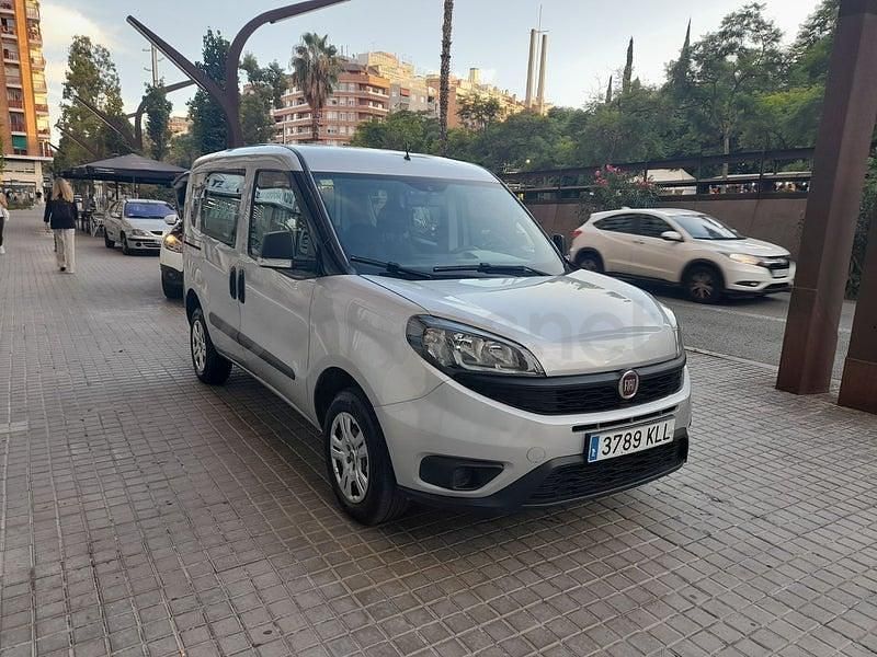 Usado Fiat Doblò Easy 95 CV (69 kW) 2019 Gris / plata Monovolumen