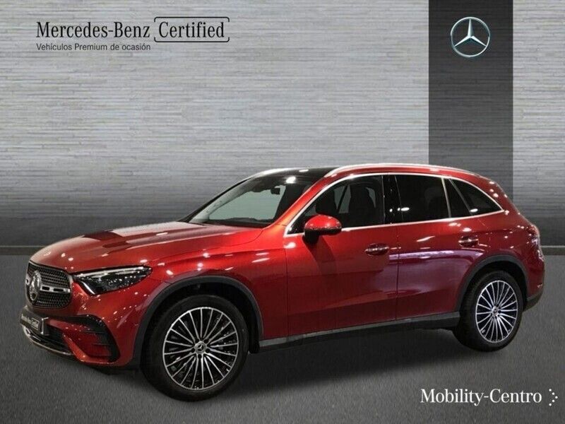 Hyacinth red metallic paint Usado 2023 Mercedes GLC220 AMG line | 69.900 € (Caro) - Imagen 1/4