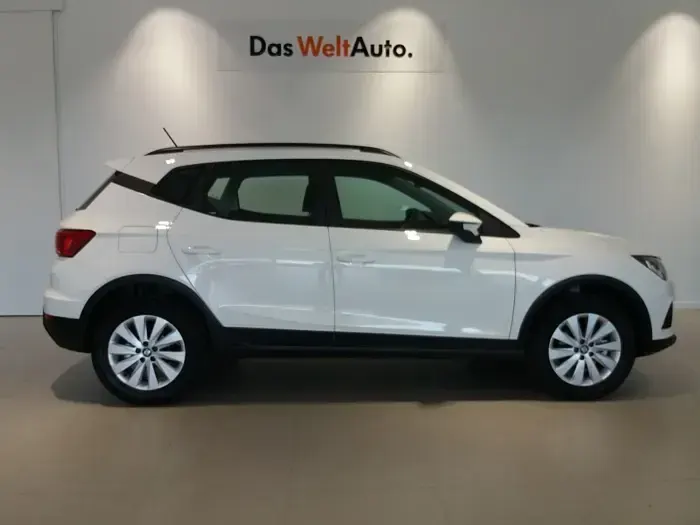 Usado Seat Arona Style 115 CV (84 kW) 2024 Gris plata SUV
